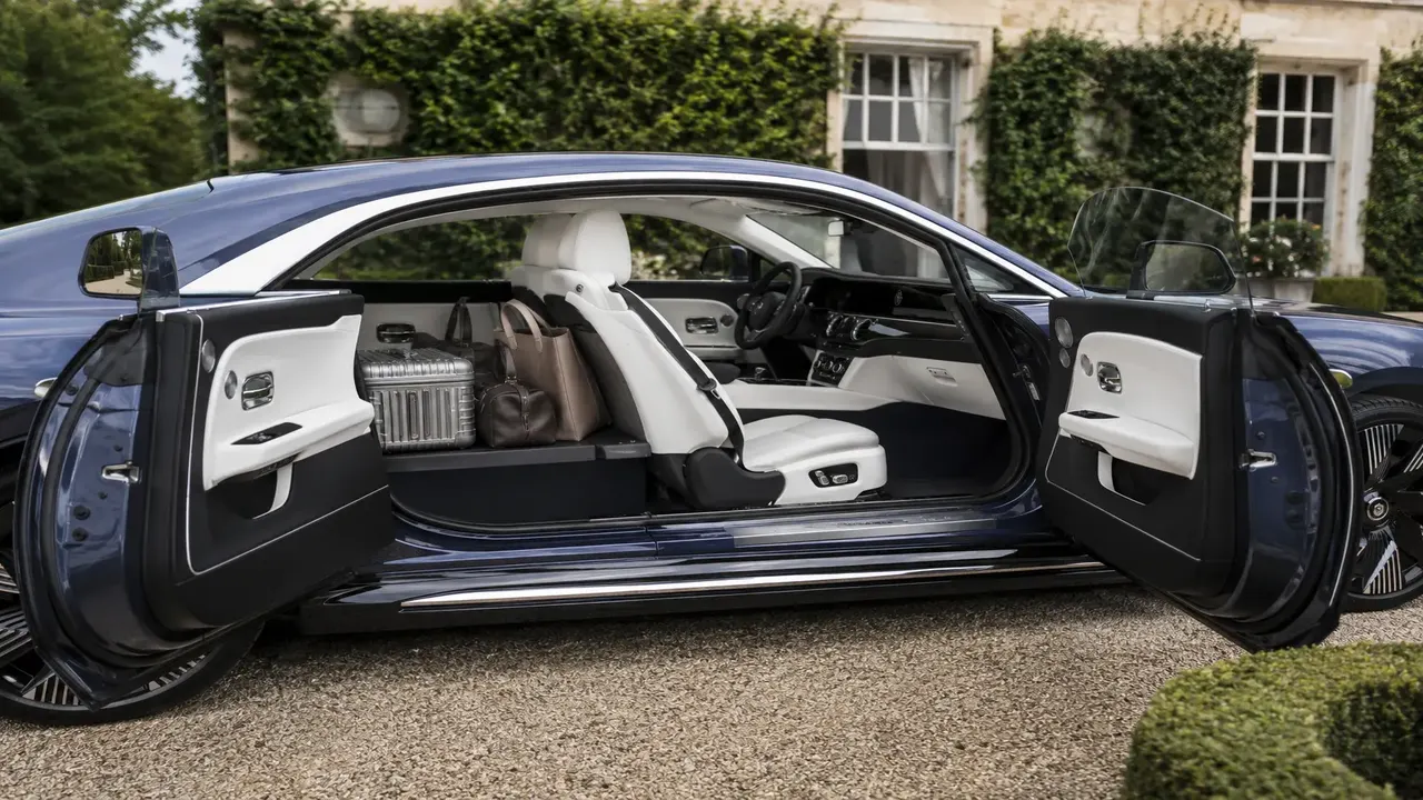 Rolls-Royce Spectre — practicality