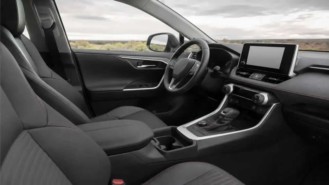 Suzuki Across — interior