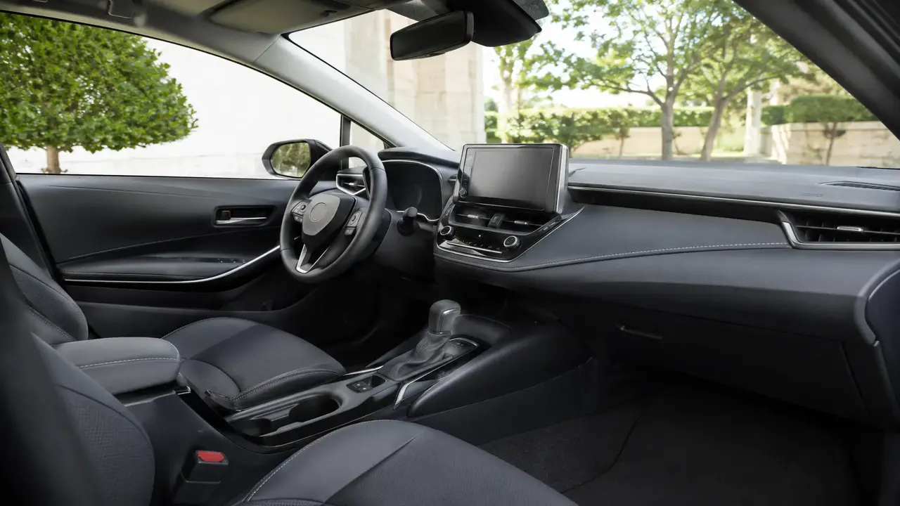 Suzuki Swace — interior