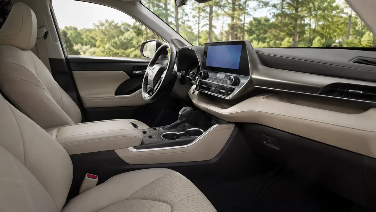 Toyota Highlander — interior