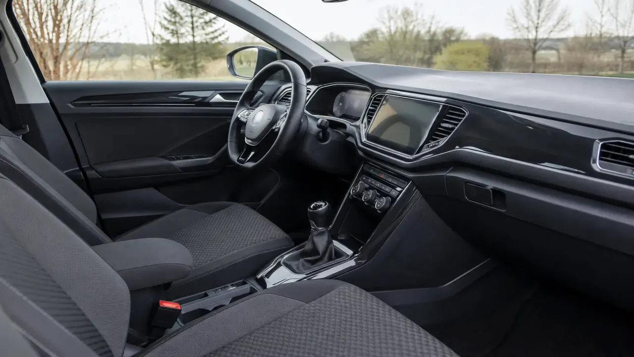 Volkswagen T-Roc — interior