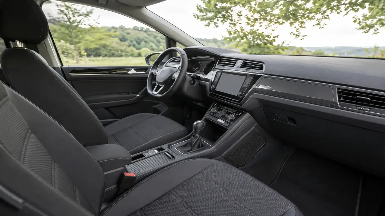 Volkswagen Touran — interior