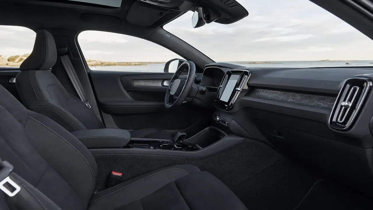 Volvo C40 — interior