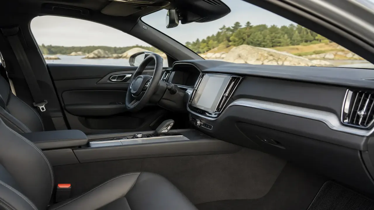 Volvo S60 — interior