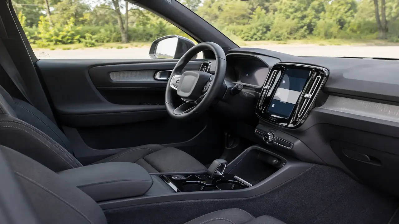 Volvo XC40 — interior