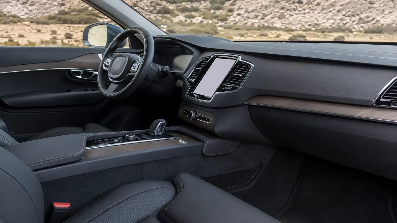 Volvo XC90 — interior