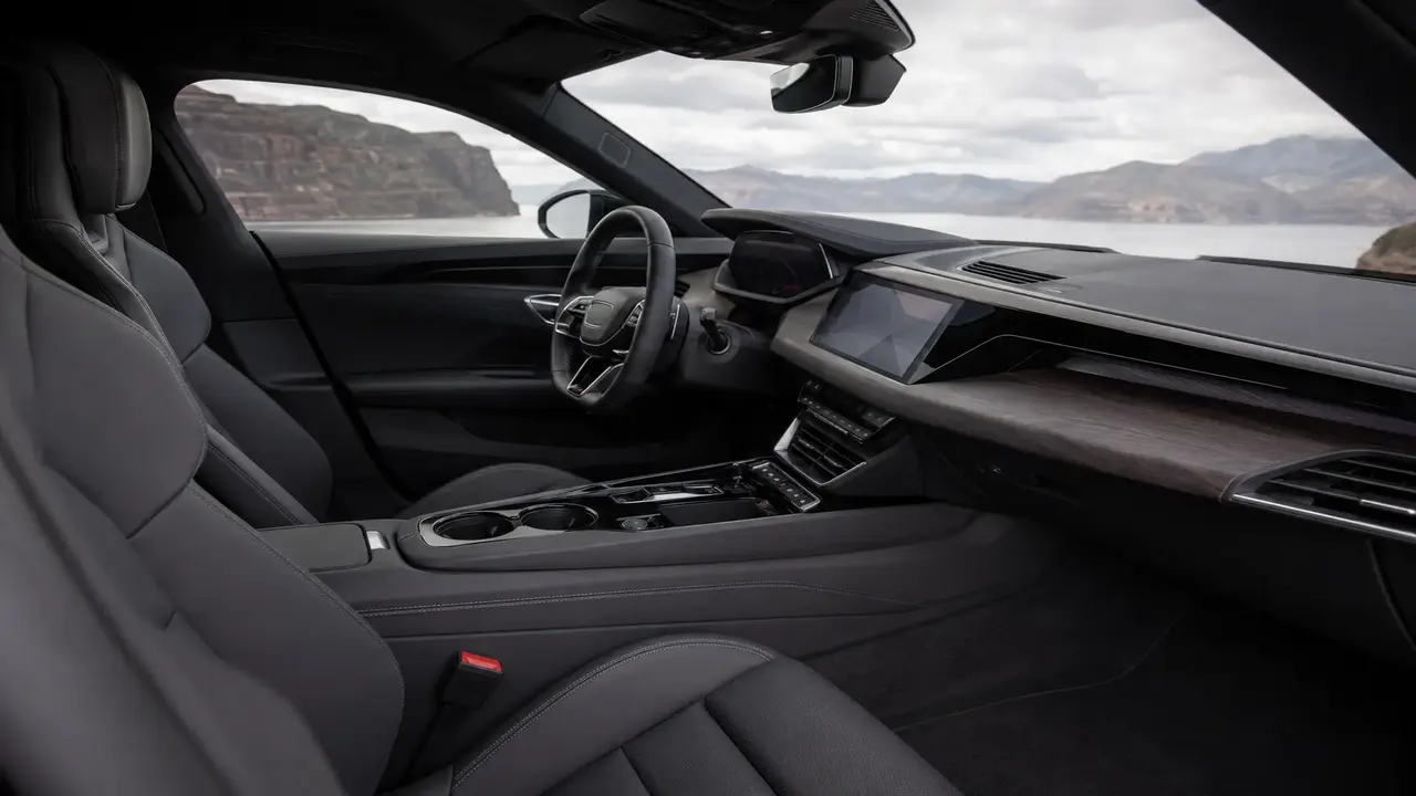 Audi e-tron GT — interior