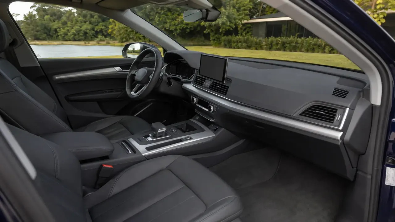 Audi Q5 — interior