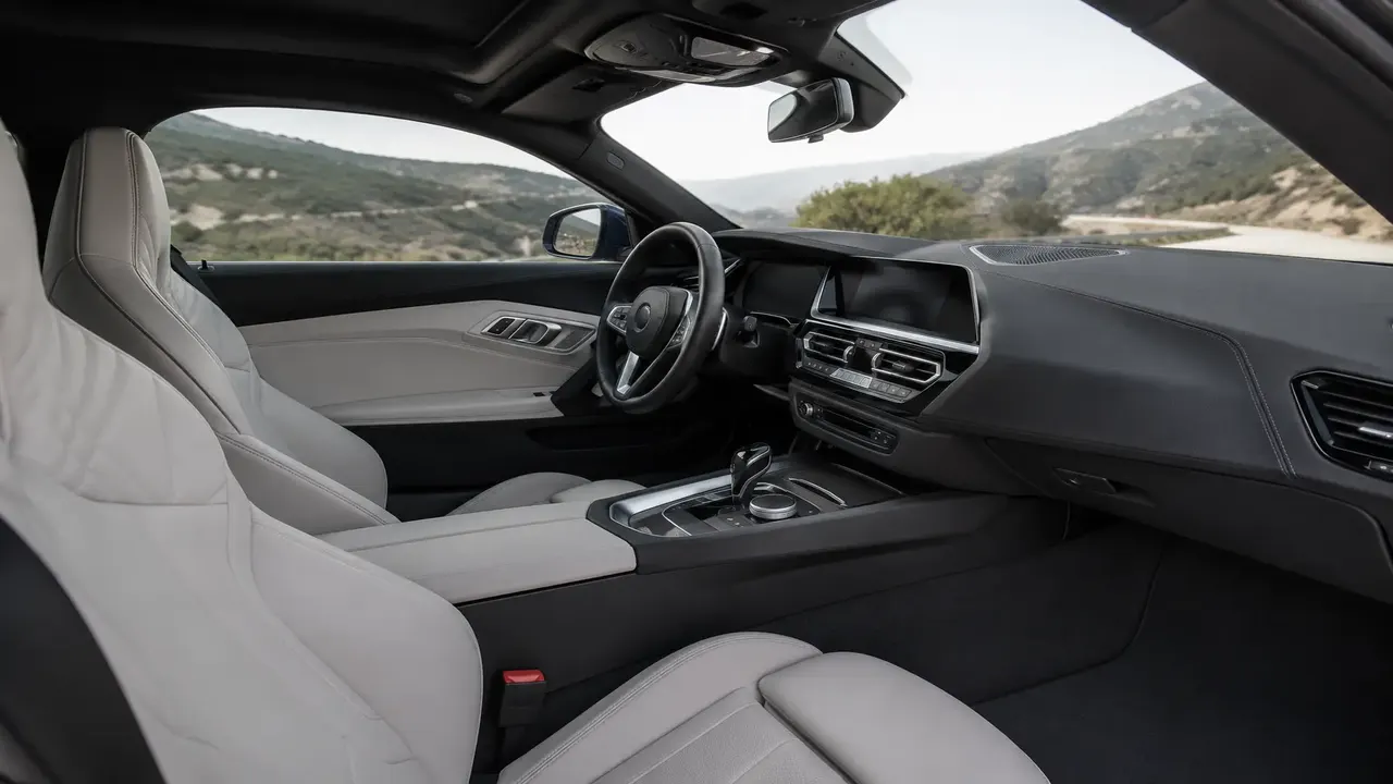 BMW Z4 — interior