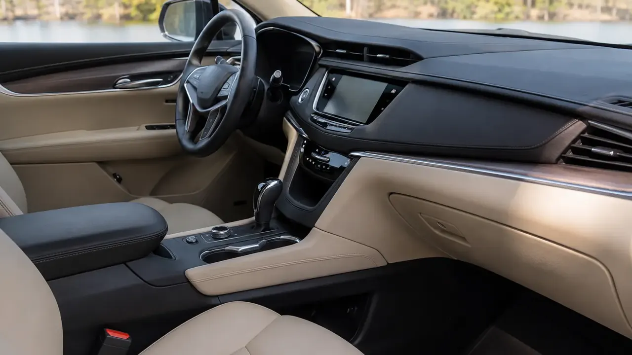 Cadillac XT5 — interior