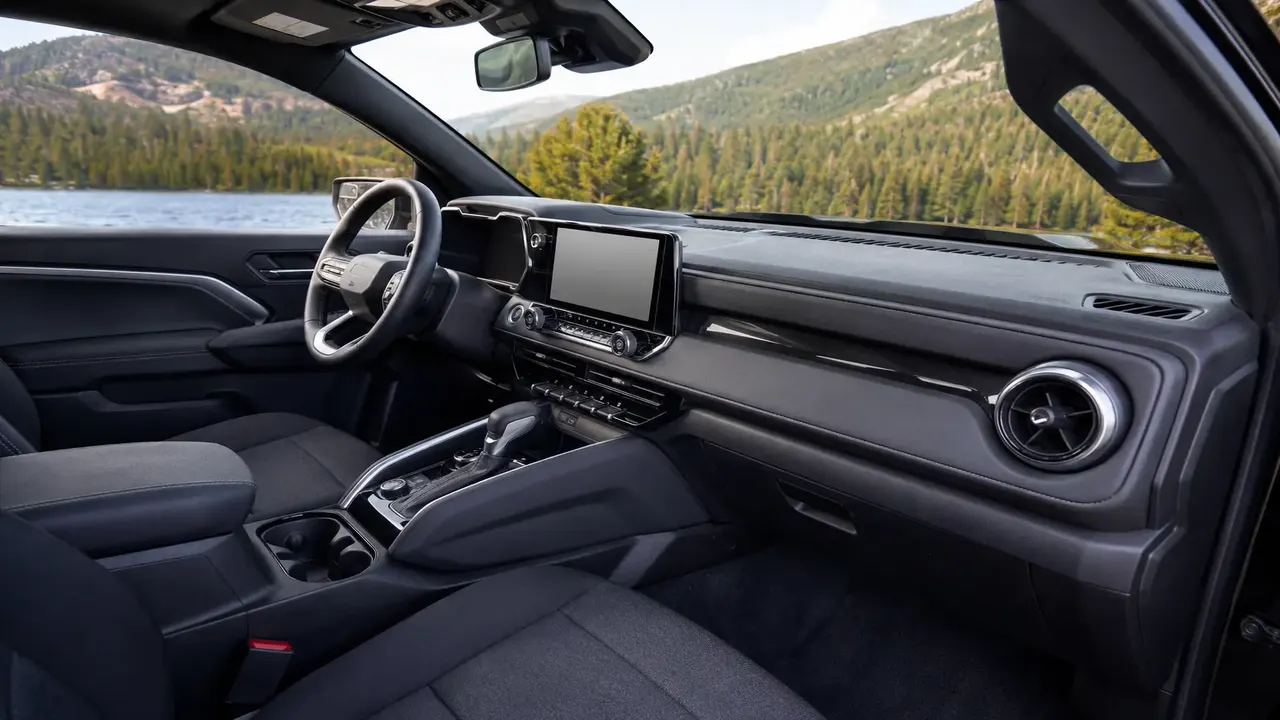 Chevrolet Colorado — interior