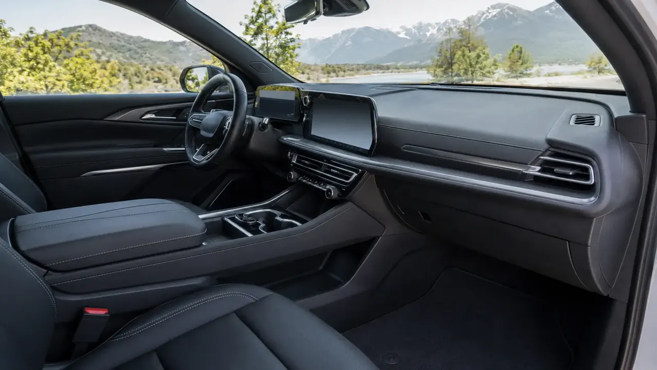 Chevrolet Traverse — interior