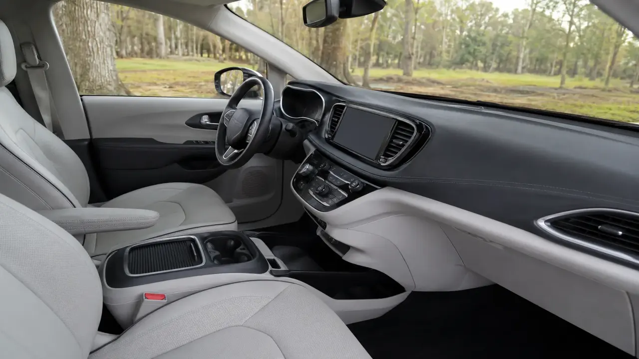 Chrysler Pacifica Hybrid — interior