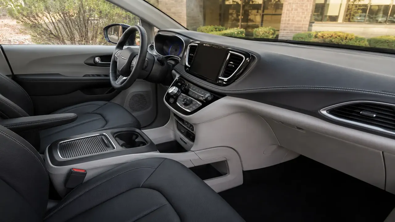 Chrysler Pacifica — interior