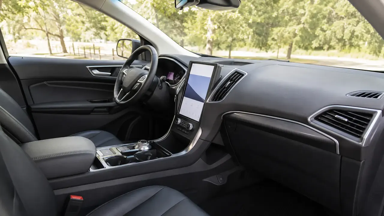 Ford Edge — interior