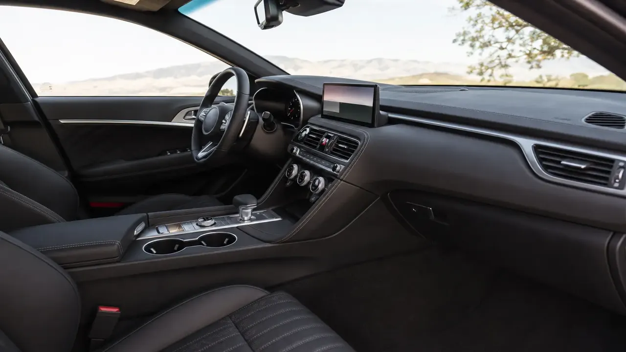 Genesis G70 — interior
