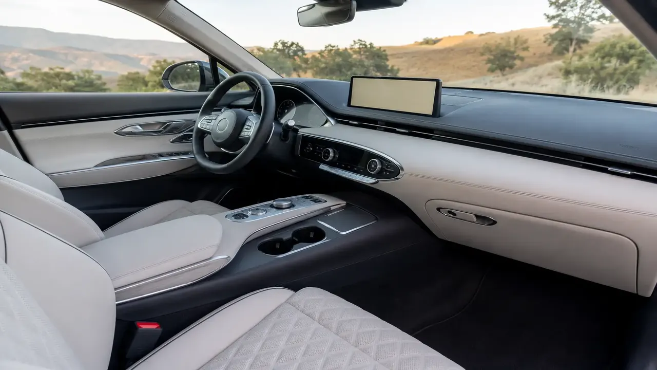 Genesis Gv70 — interior