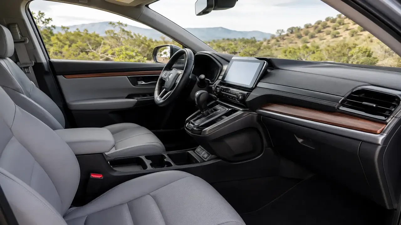 Honda CR-V Hybrid Touring AWD — interior