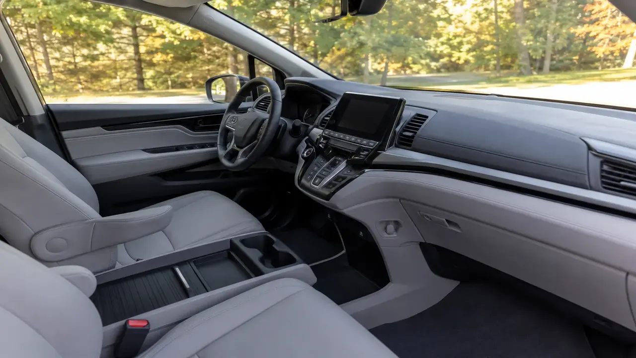Honda Odyssey Elite — interior
