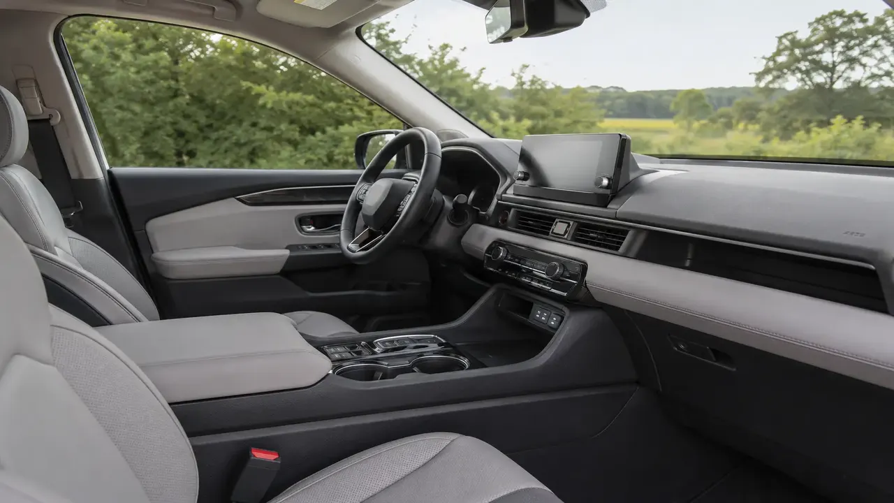Honda Pilot Elite — interior