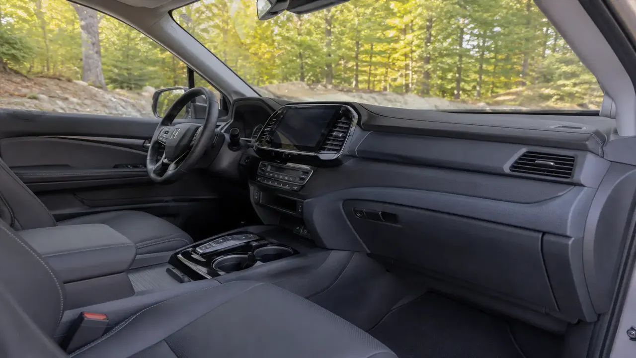 Honda Ridgeline Black Edition — interior
