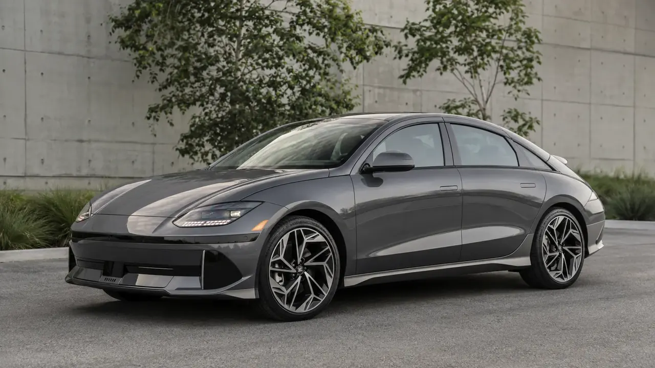 Tesla Model 3 vs BMW i4 vs Hyundai Ioniq 6