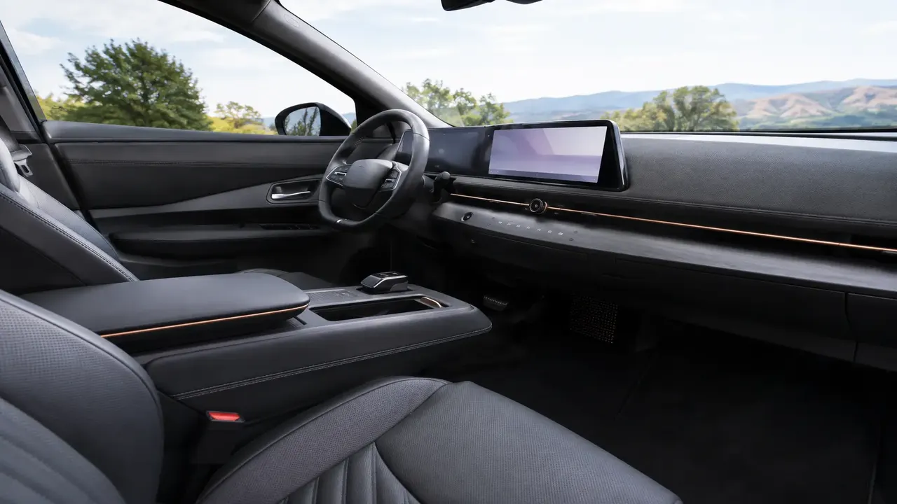 Nissan Ariya — interior