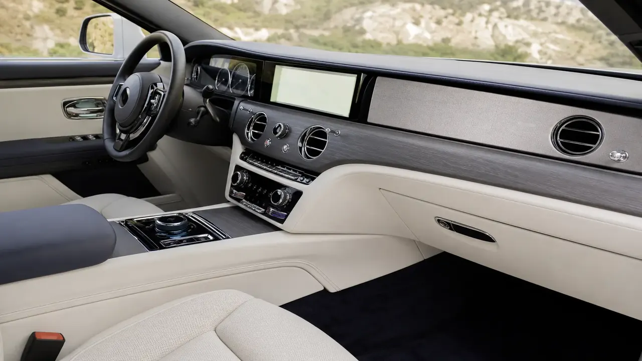 Rolls-Royce Ghost — interior