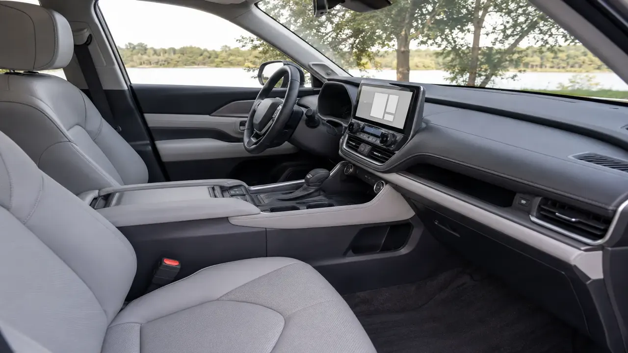 Toyota Grand Highlander Hybrid MAX Platinum — interior