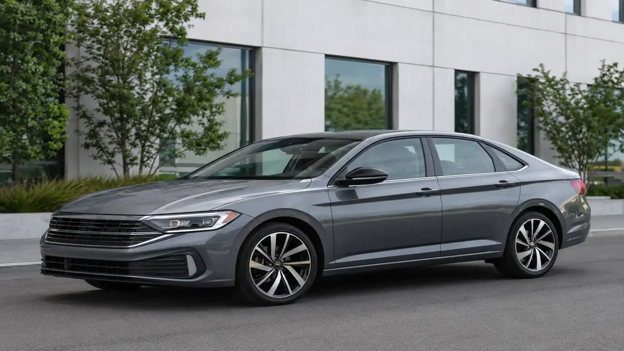 Leasing vs Financing a Car: Pros and Cons